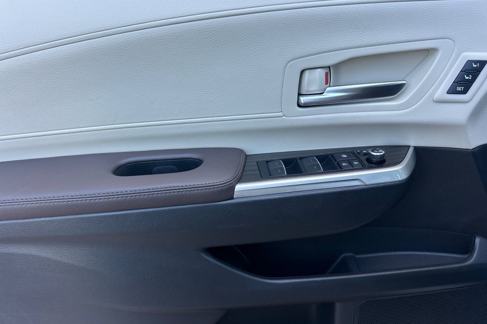 2023 Toyota Sienna Platinum 7 Passenger