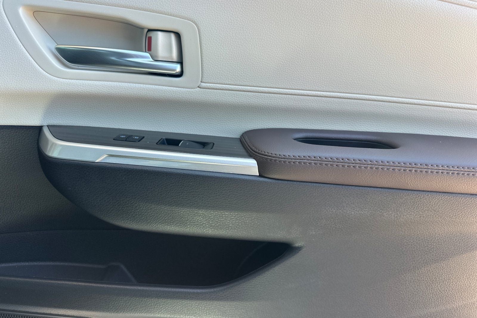2023 Toyota Sienna Platinum 7 Passenger