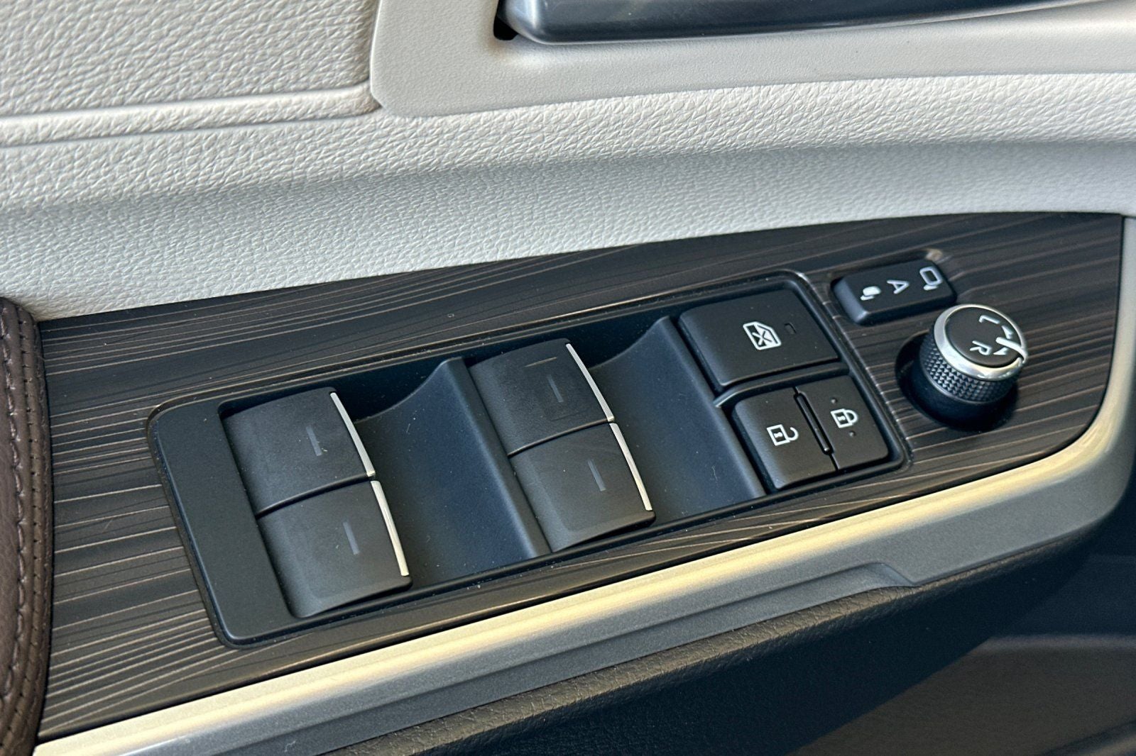 2023 Toyota Sienna Platinum 7 Passenger