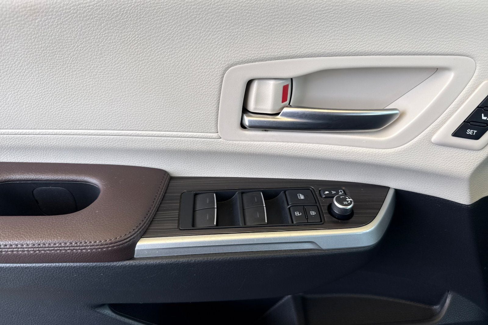 2021 Toyota Sienna Platinum 7 Passenger