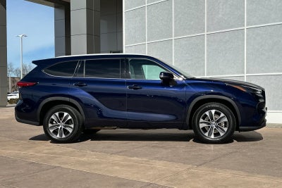 2022 Toyota Highlander Hybrid XLE