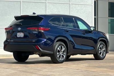 2022 Toyota Highlander Hybrid XLE
