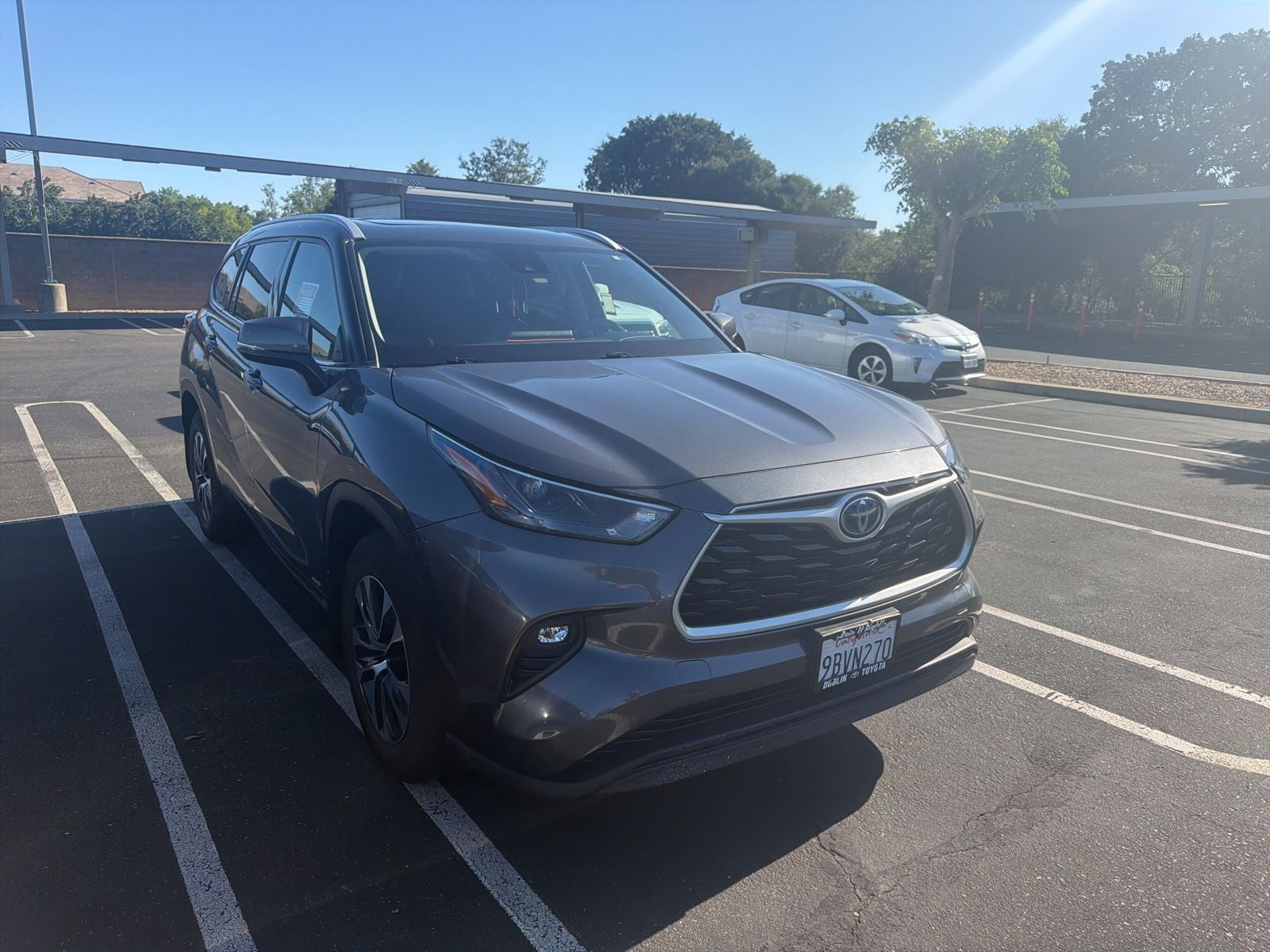 2022 Toyota Highlander XLE Hybrid 4x4's photo