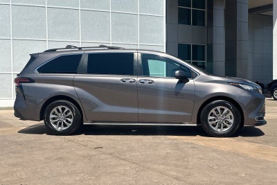 2022 Toyota Sienna XLE 7 Passenger