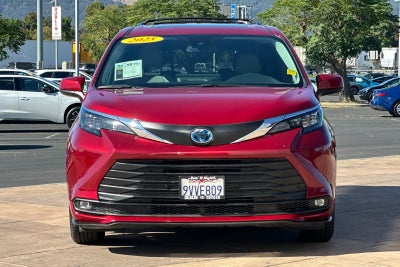 2025 Toyota Sienna XLE 8 Passenger