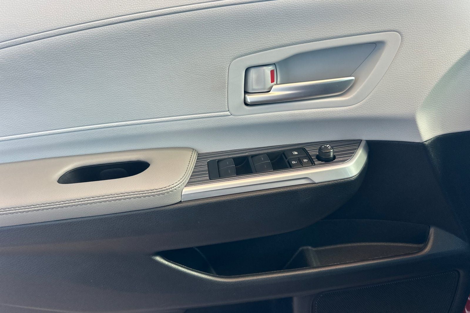 2025 Toyota Sienna XLE 8 Passenger