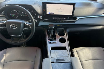 2025 Toyota Sienna XLE 8 Passenger
