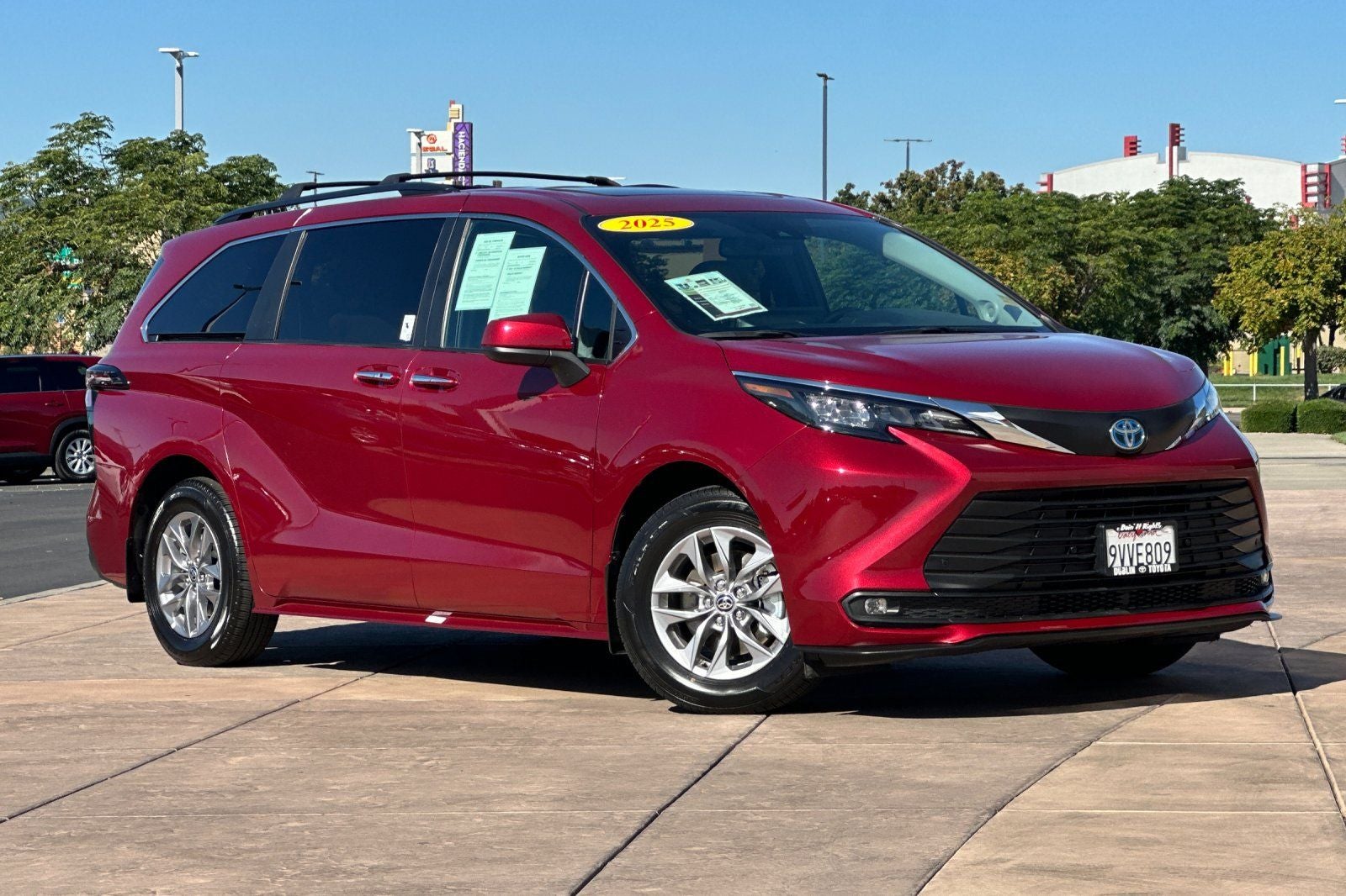 2025 Toyota Sienna XLE 8 Passenger