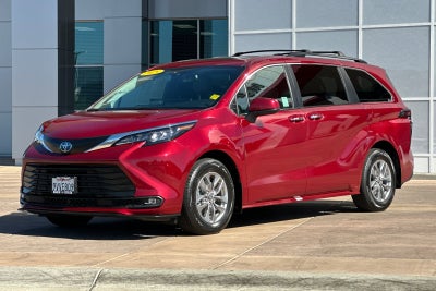 2025 Toyota Sienna XLE 8 Passenger