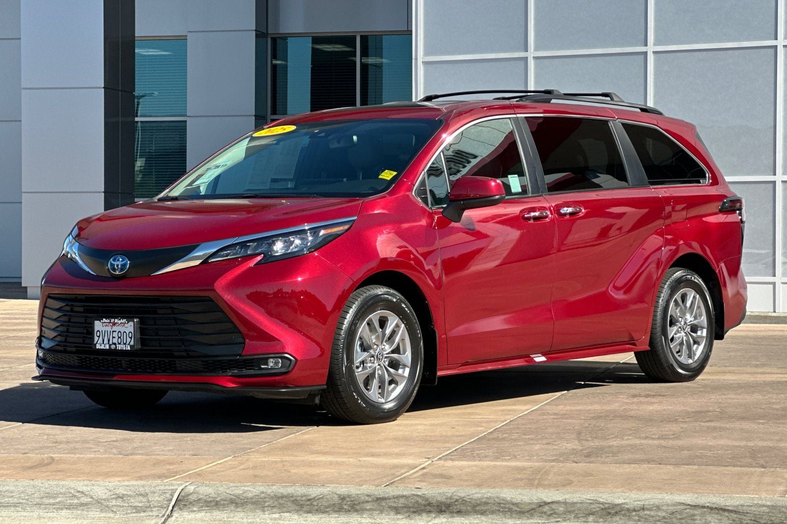 2025 Toyota Sienna XLE 8 Passenger