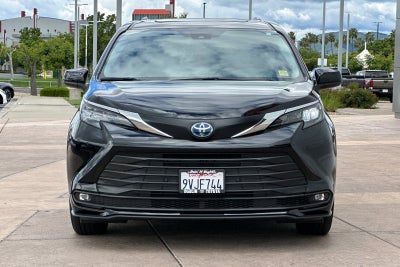 2025 Toyota Sienna XLE 8 Passenger