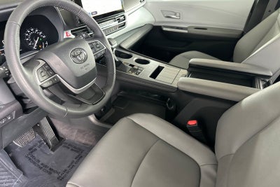 2025 Toyota Sienna XLE 8 Passenger