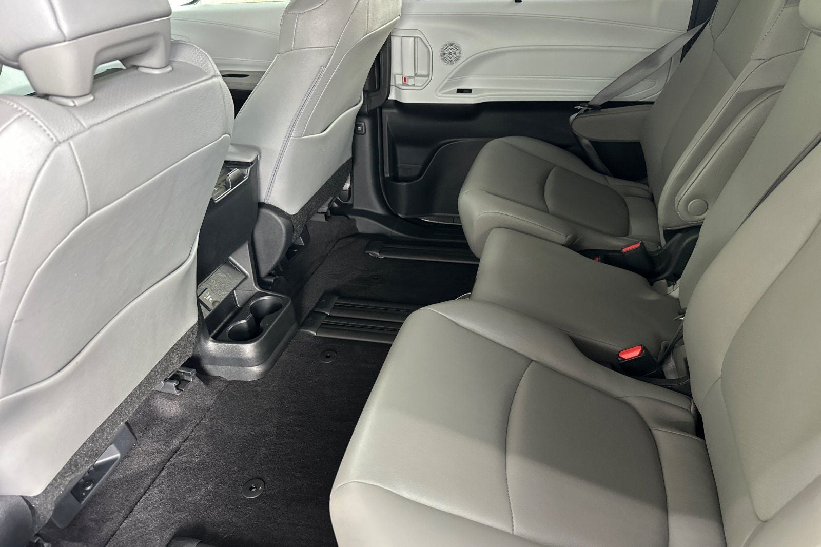 2025 Toyota Sienna XLE 8 Passenger