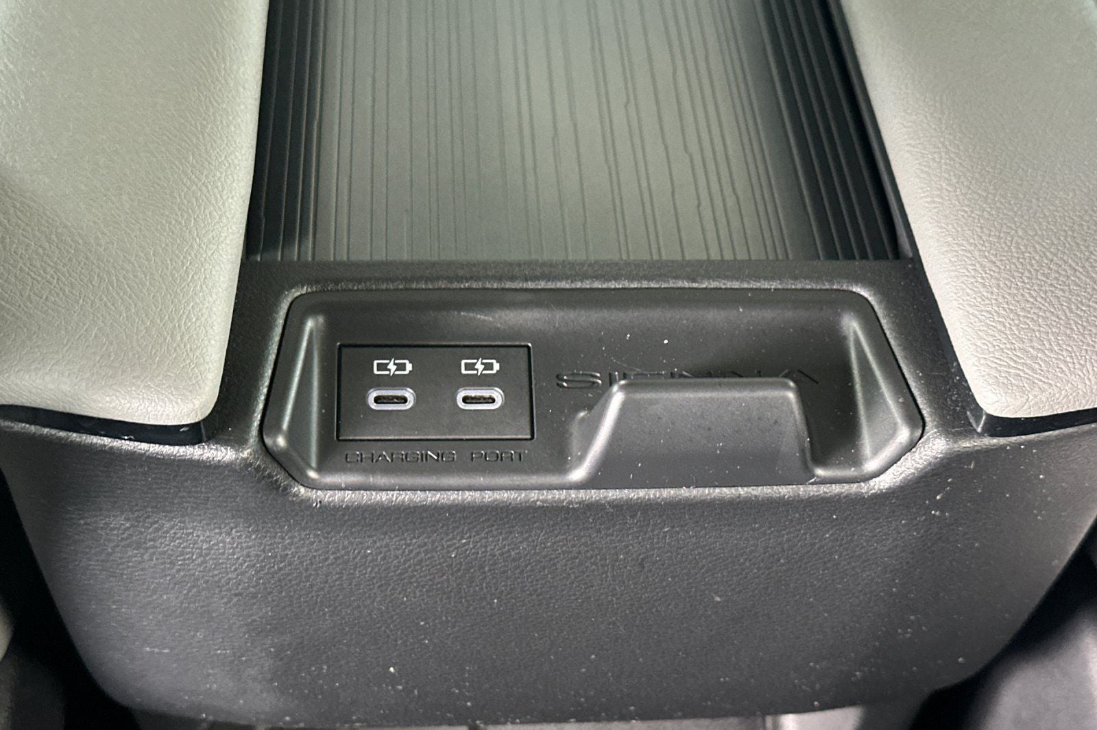 2025 Toyota Sienna XLE 8 Passenger