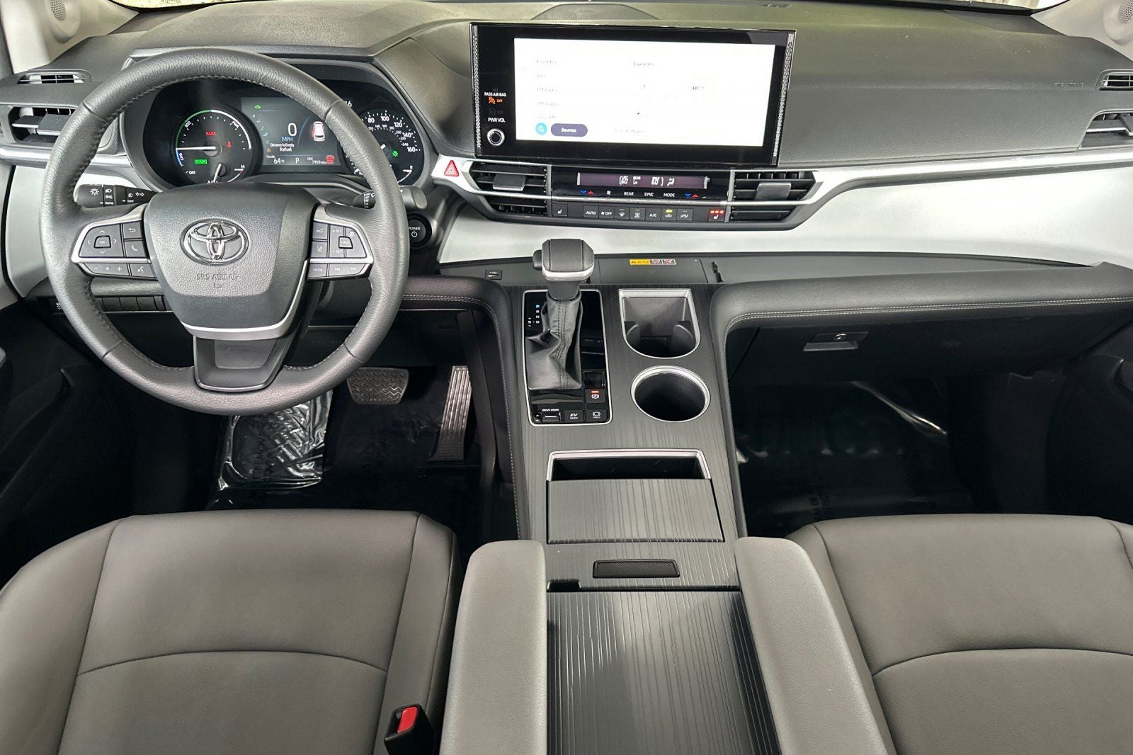 2025 Toyota Sienna XLE 8 Passenger