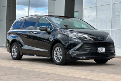 2025 Toyota Sienna XLE 8 Passenger