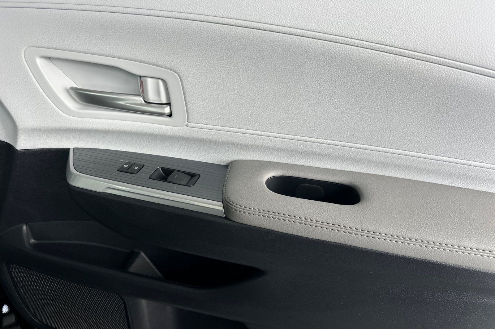 2025 Toyota Sienna XLE 8 Passenger