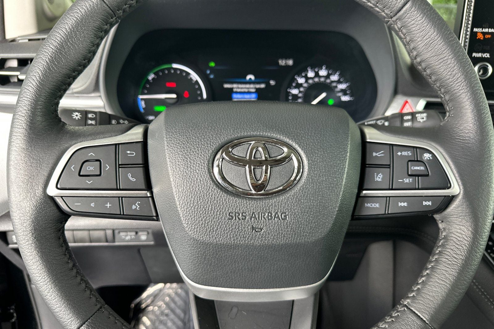 2025 Toyota Sienna XLE 8 Passenger