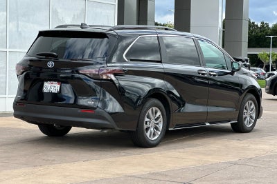 2025 Toyota Sienna XLE 8 Passenger