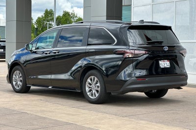 2025 Toyota Sienna XLE 8 Passenger