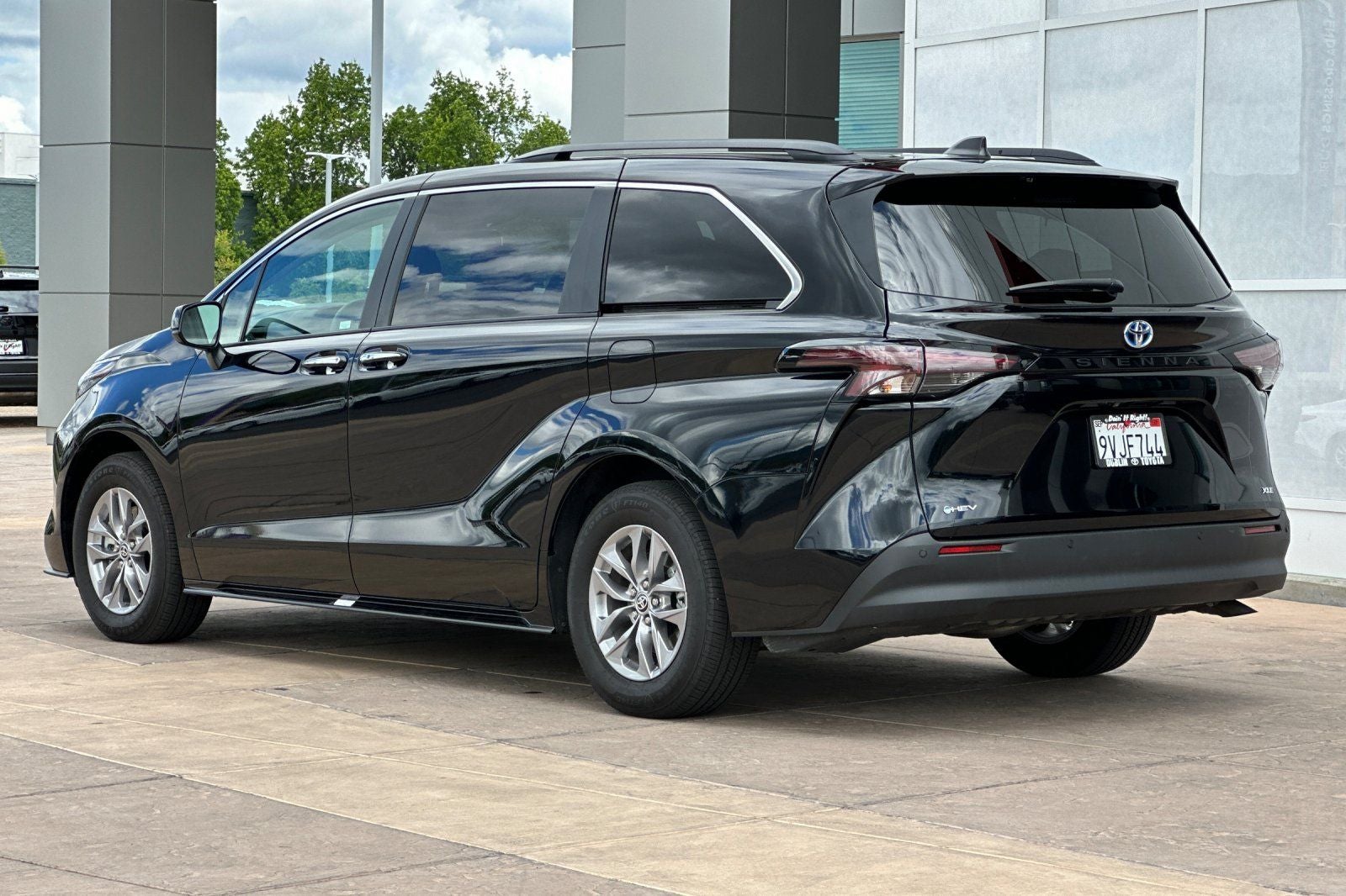 2025 Toyota Sienna XLE 8 Passenger