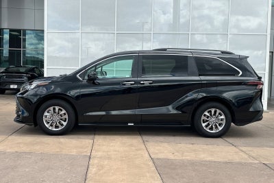 2025 Toyota Sienna XLE 8 Passenger