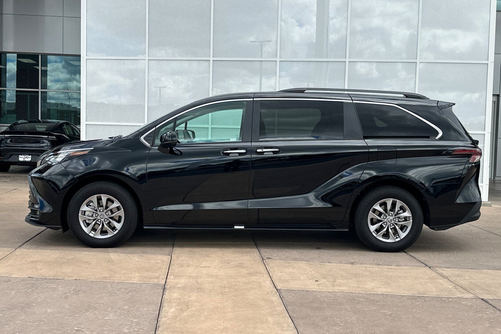 2025 Toyota Sienna XLE 8 Passenger