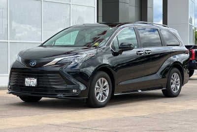 2025 Toyota Sienna XLE 8 Passenger