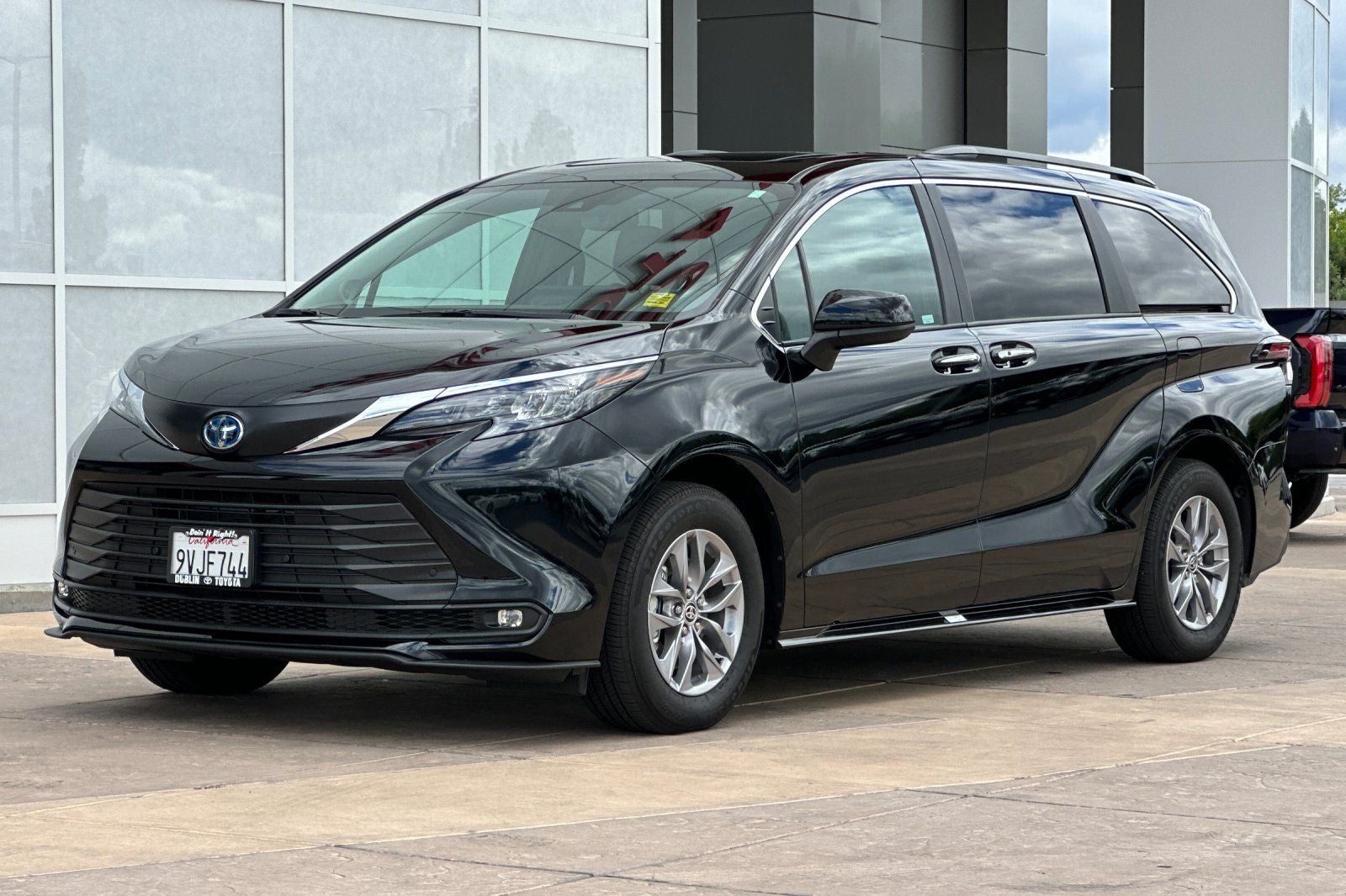 2025 Toyota Sienna XLE 8 Passenger