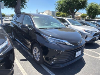 2025 Toyota Sienna XLE 8 Passenger