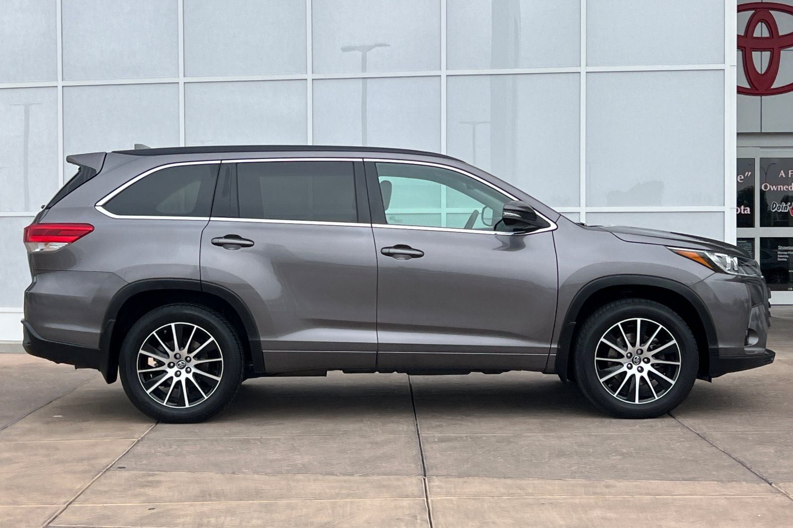 2017 Toyota Highlander SE