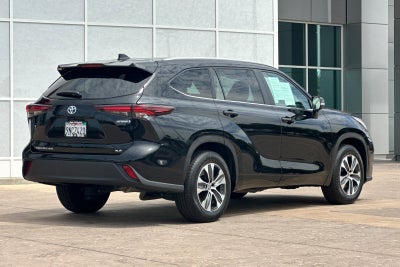 2024 Toyota Highlander Hybrid XLE
