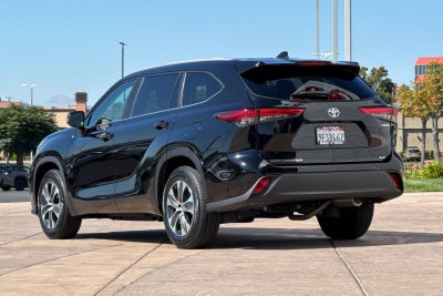 2023 Toyota Highlander Hybrid XLE