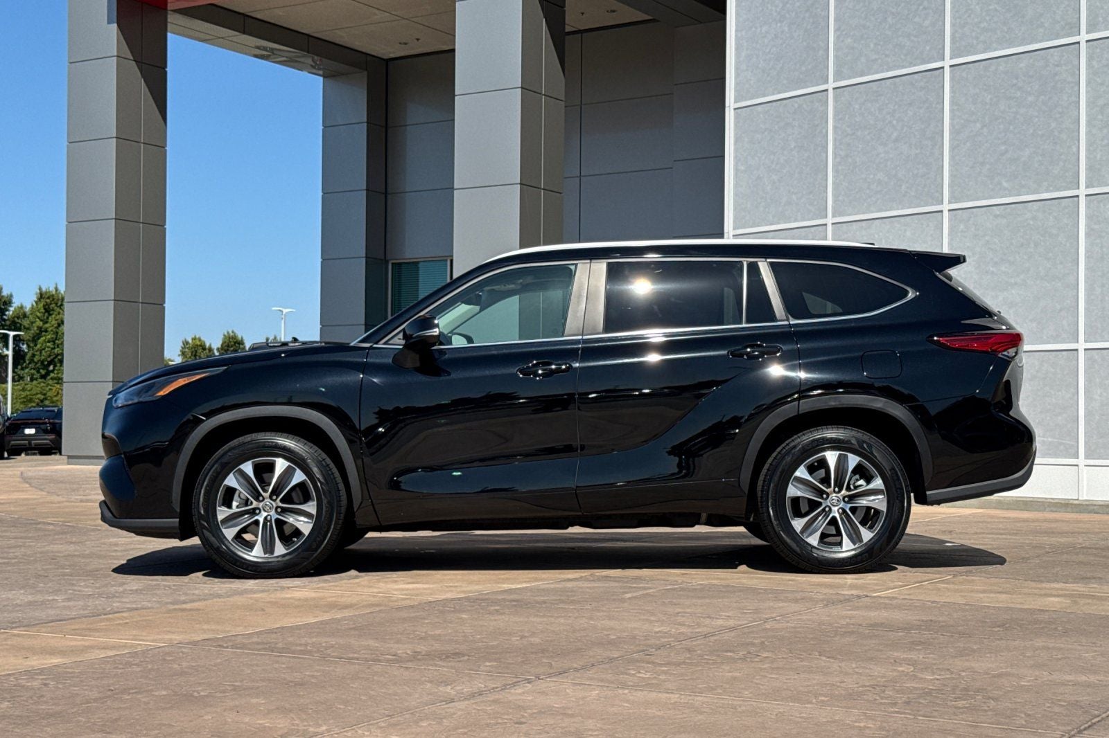 2023 Toyota Highlander Hybrid XLE