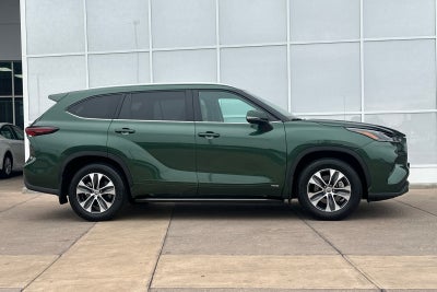 2025 Toyota Highlander Hybrid XLE