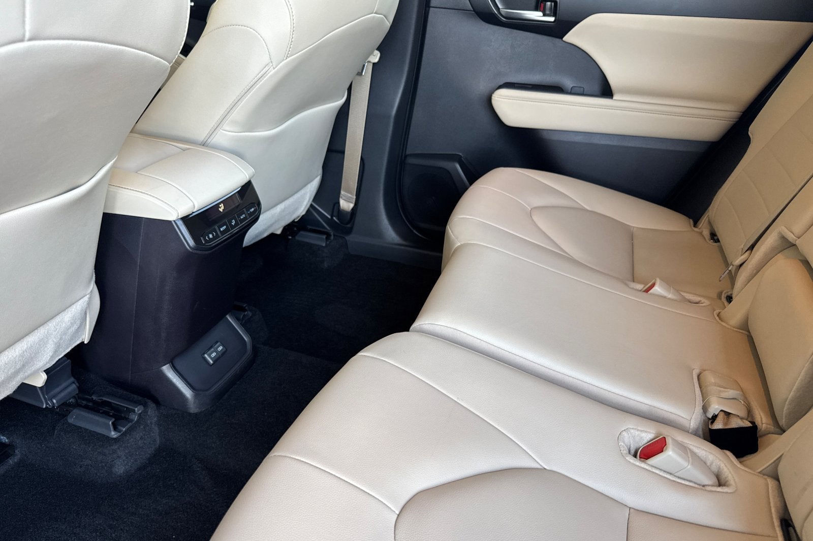 2025 Toyota Highlander Hybrid XLE