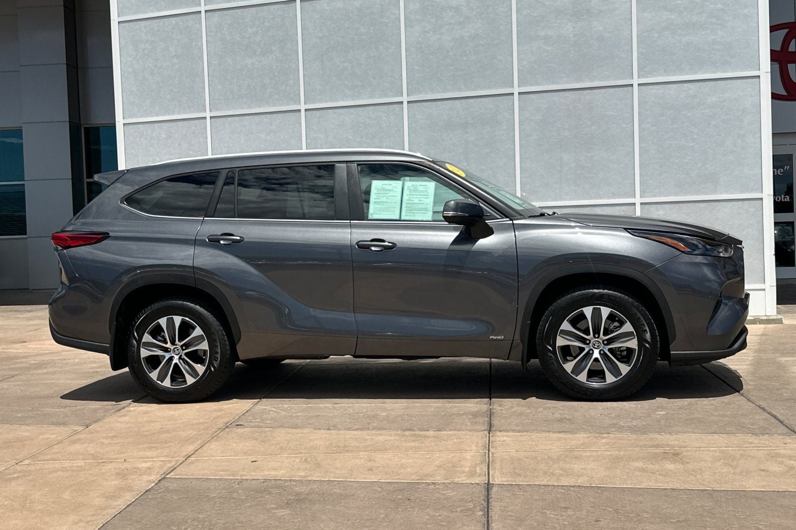 2023 Toyota Highlander Hybrid XLE