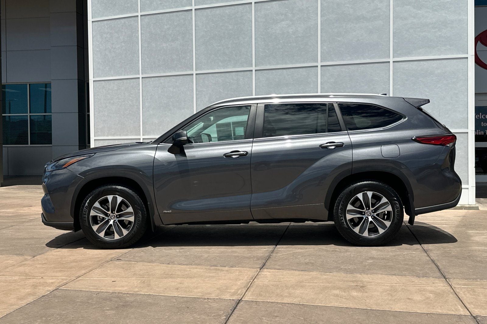 2023 Toyota Highlander Hybrid XLE