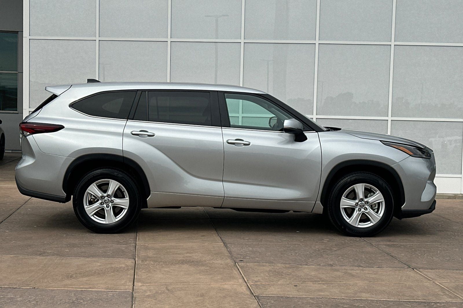 2025 Toyota Highlander LE