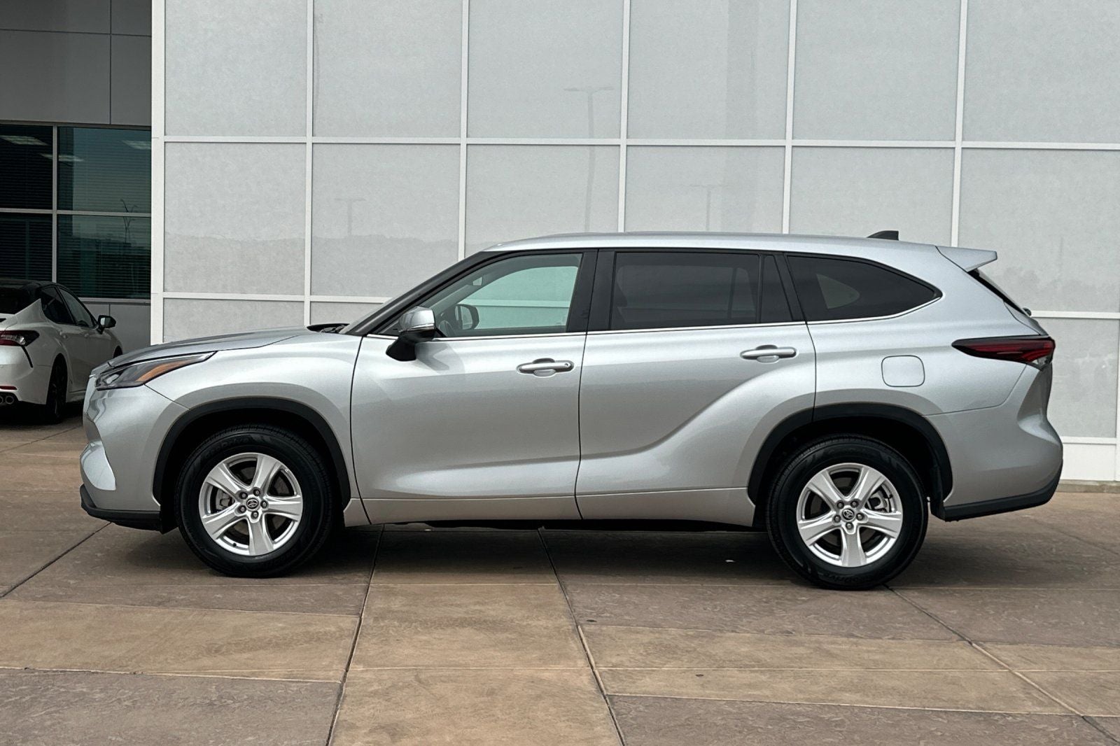 2025 Toyota Highlander LE