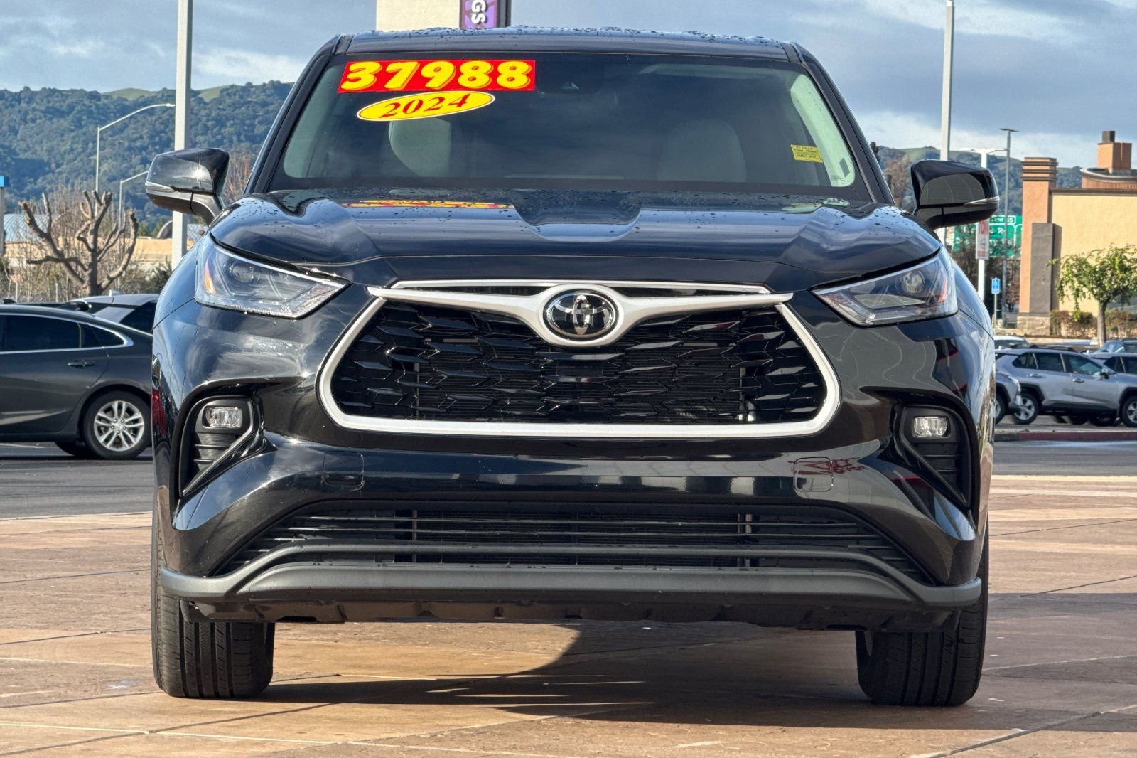 2024 Toyota Highlander LE