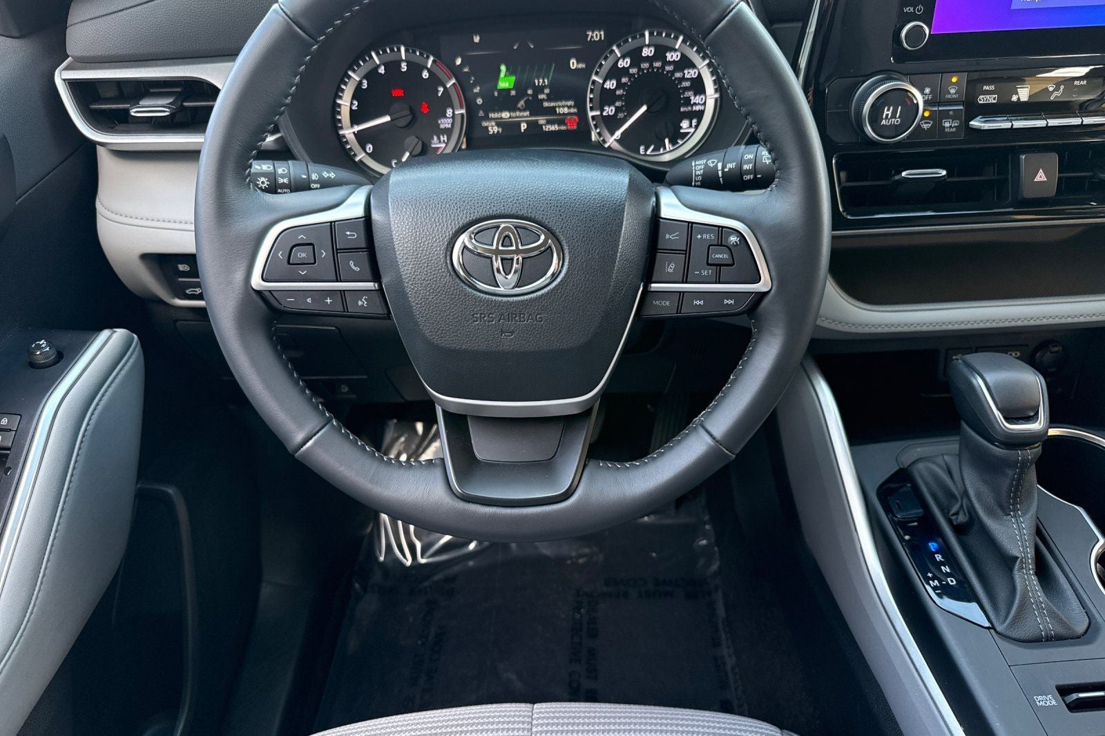 2024 Toyota Highlander LE