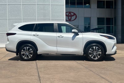 2025 Toyota Highlander XLE