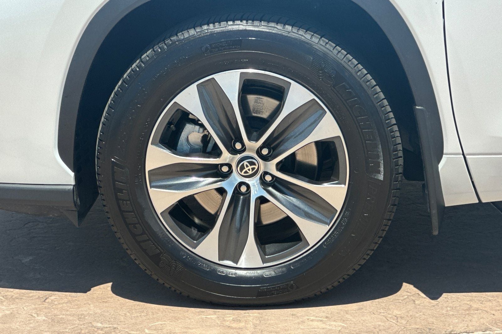 2025 Toyota Highlander XLE
