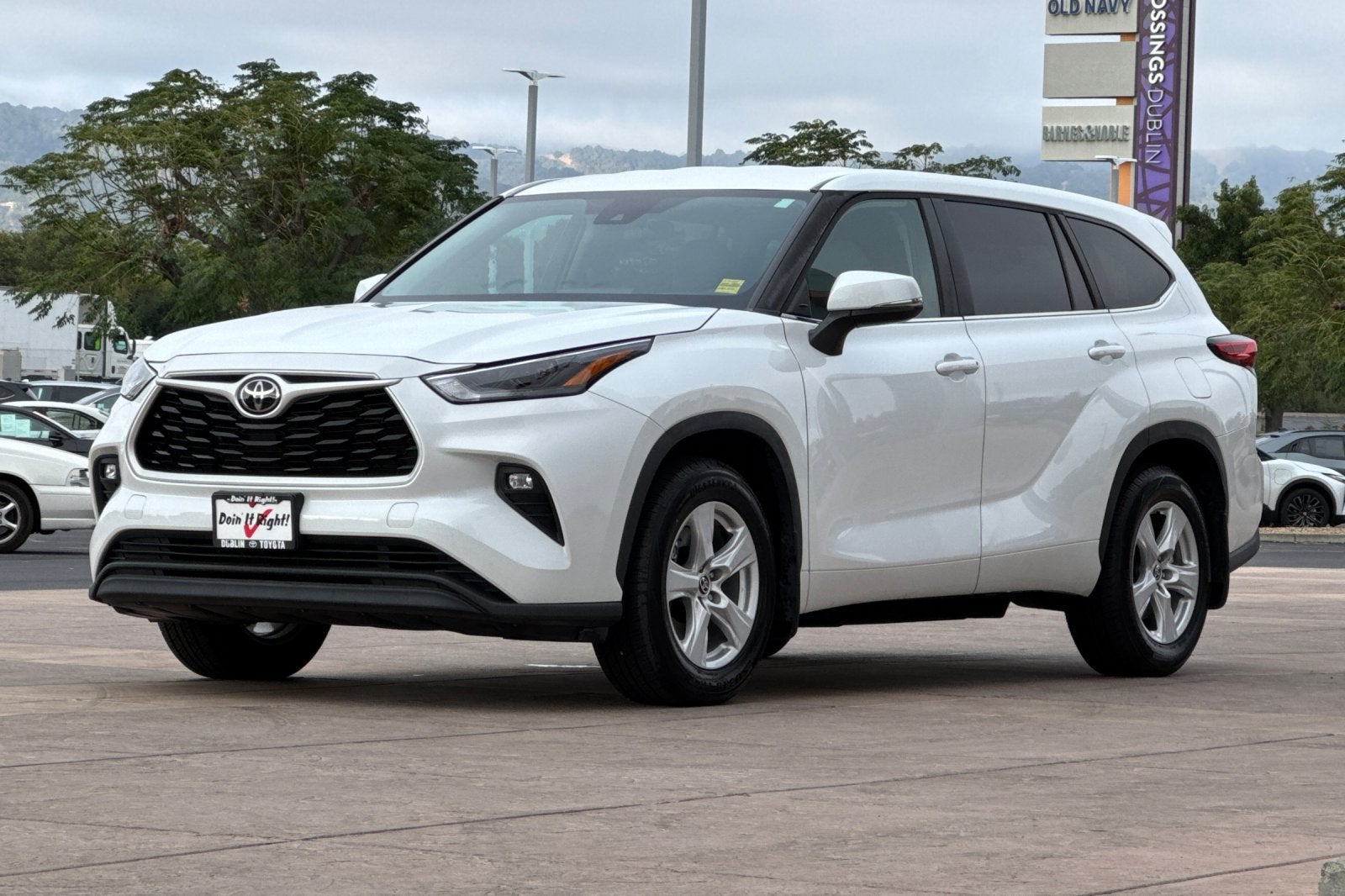 2023 Toyota Highlander LE