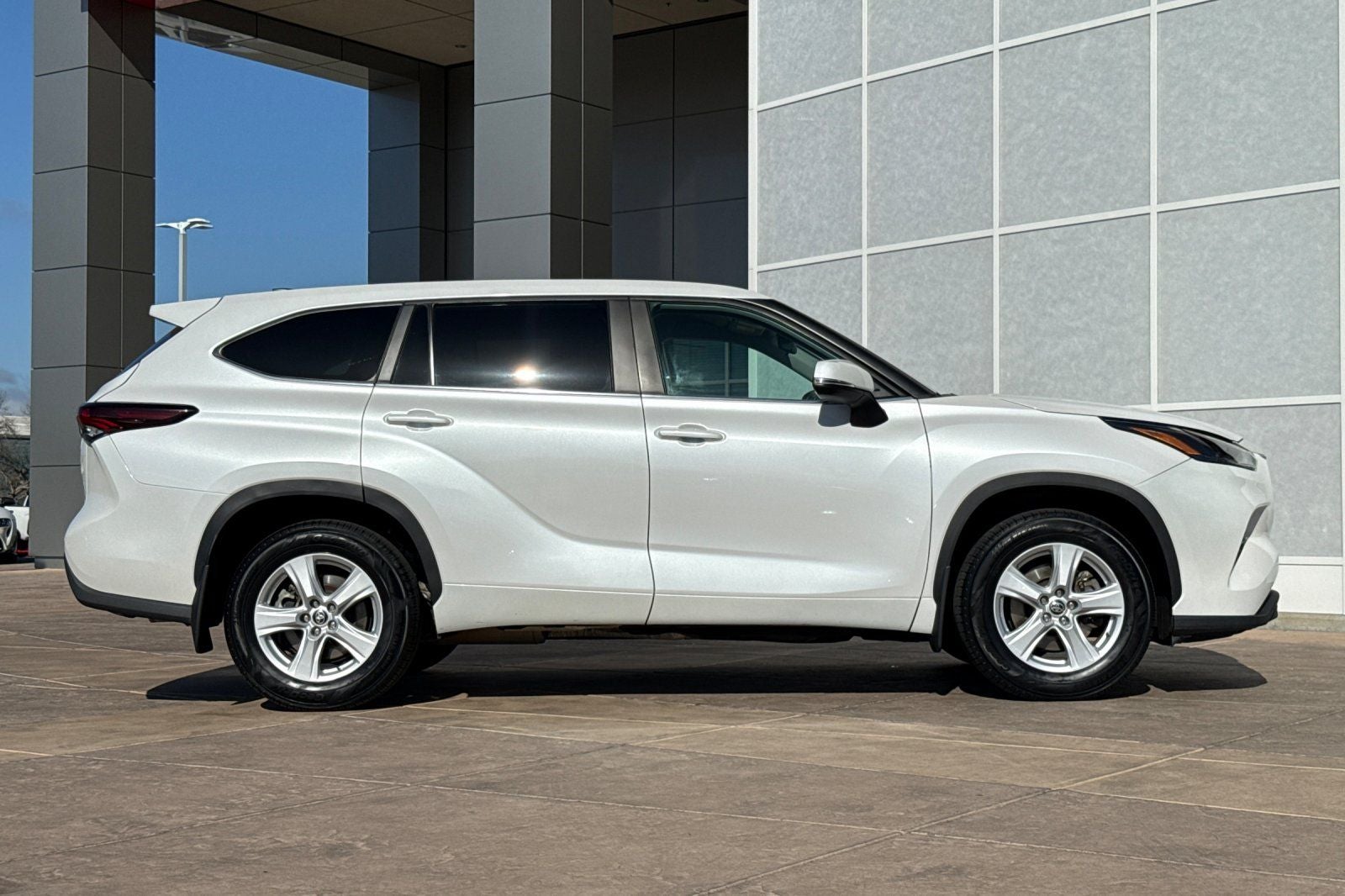 2024 Toyota Highlander LE