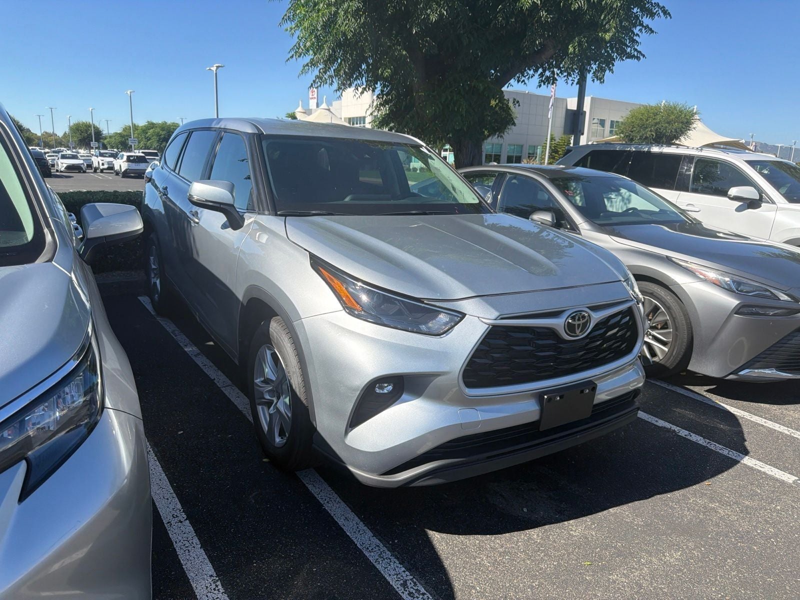 2025 Toyota Highlander LE