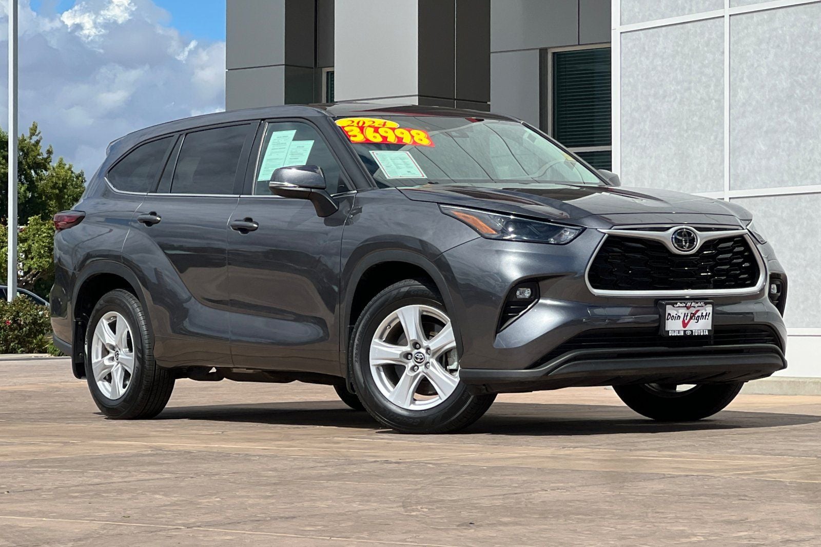 2024 Toyota Highlander LE