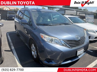 2014 Toyota Sienna LE 8 Passenger