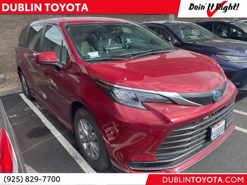 2025 Toyota Sienna LE 8 Passenger